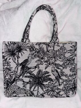 Canvas Jungle-Print Tote Bag in black and white  - NWOT